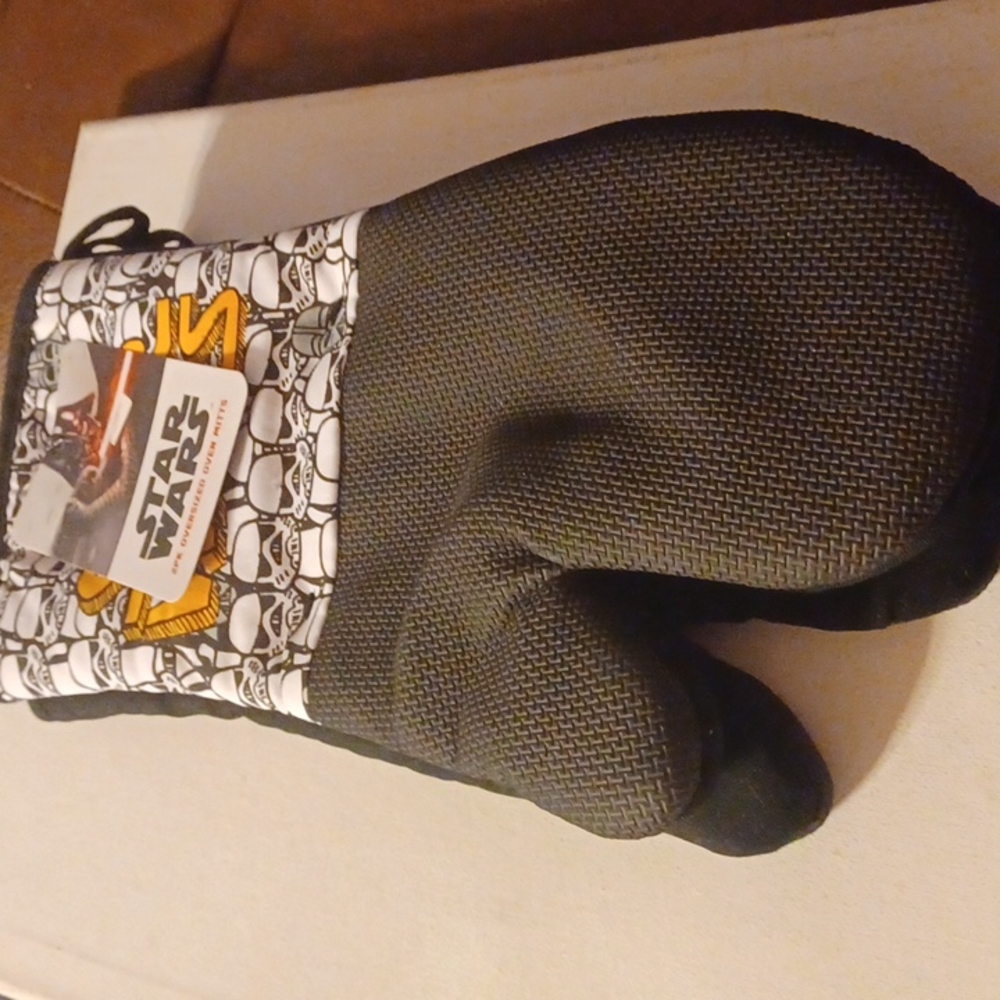 COPY - Star Wars 2pk Oversized Oven Mitts Storm Troopers NWT